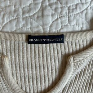 BRANDY MELVILLE: Cream Long sleeve